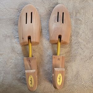 Cedar Shoe Trees with Gold Plate - Pair